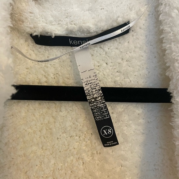 Fuzzy Vest - Picture 2 of 3